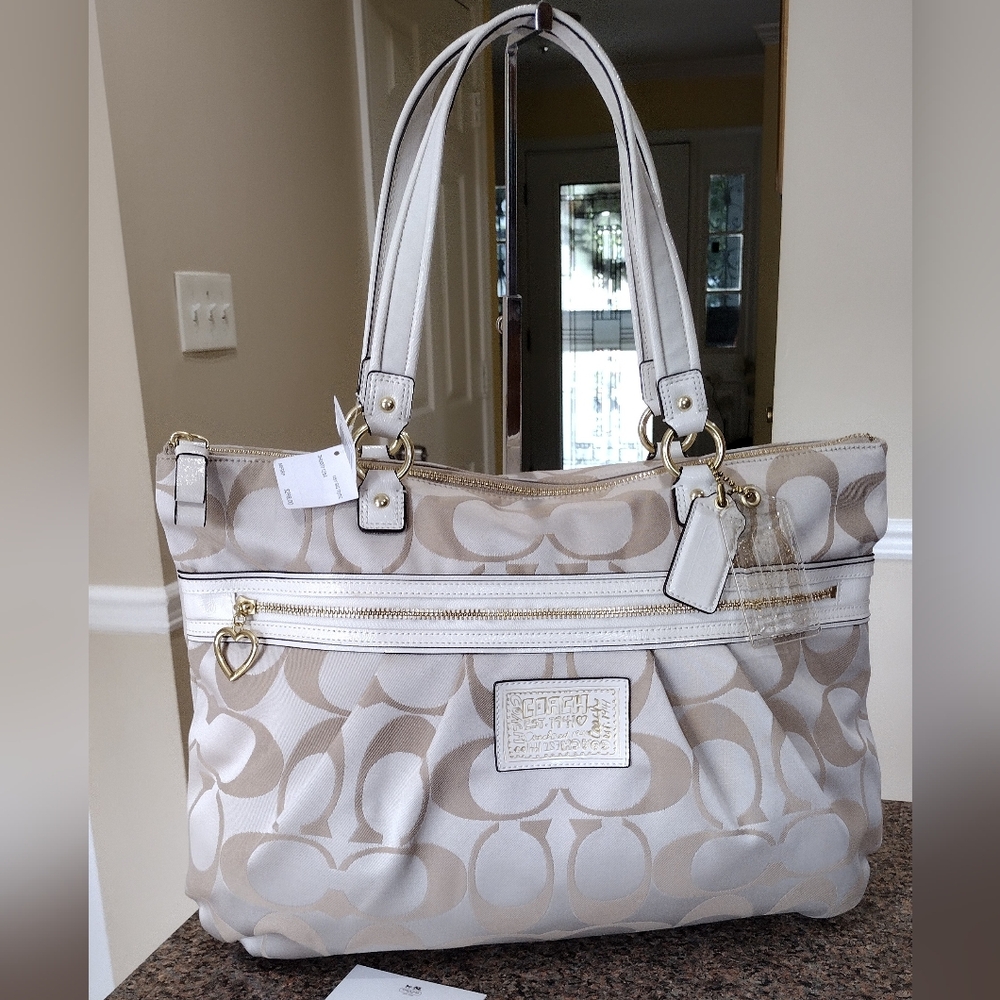NWT Coach Poppy Daisy CC Cream khaki, White Patent Leather Trim Tote - Picture 15 of 16